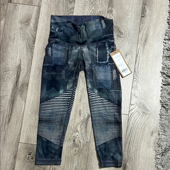 Niyama Sol beachcomber leggings, Gwen color, size small - Picture 1 of 3